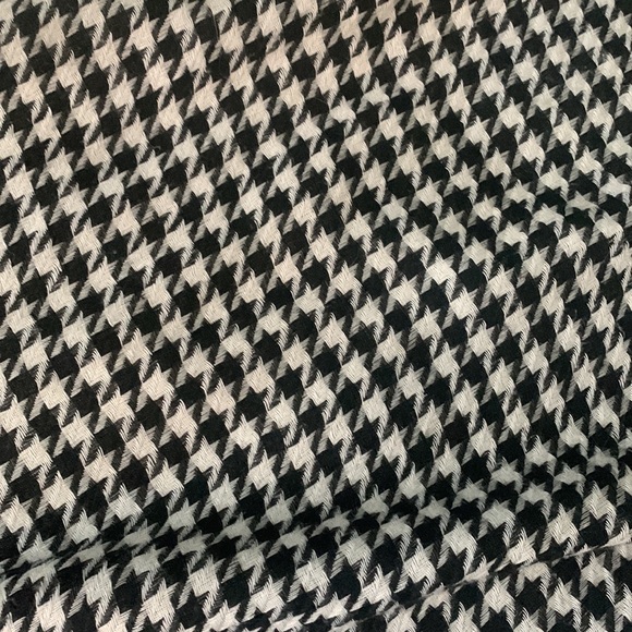 Houndstooth scarf - Picture 2 of 3